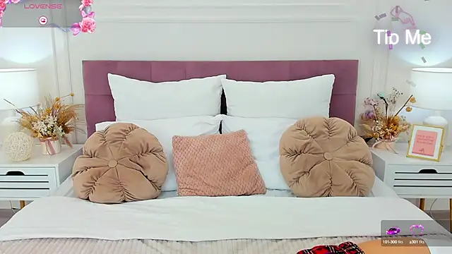 Snapshot of ToriSonn chatting on 10-14-25, 05:19 ToriSonn online show from 10-14-25, 05:19