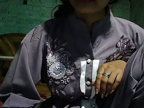 Snapshot of ROSE_GOLDE chatting on 10-28-25, 11:58 ROSE GOLDE online show from 10-28-25, 11:58