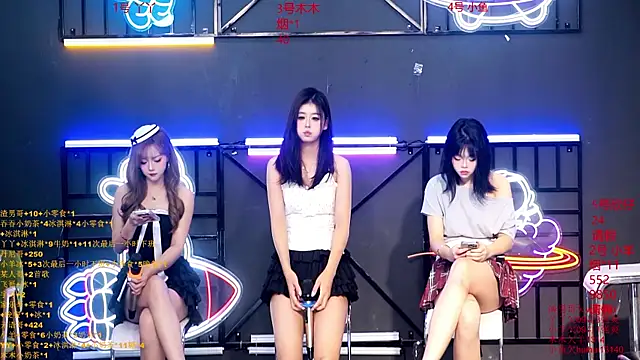 Snapshot of EYgirl222 chatting on 09-30-25, 08:19 EYgirl222 online show from 09-30-25, 08:19