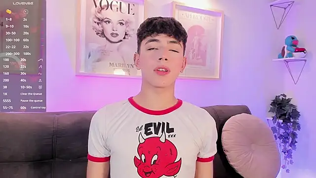 Snapshot of evan_voss chatting on 10-26-25, 12:22 evan voss online show from 10-26-25, 12:22