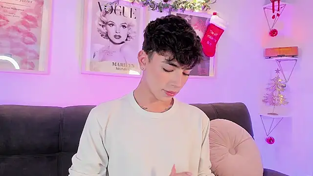 Snapshot of evan_voss chatting on 12-15-25, 01:04 evan voss online show from 12-15-25, 01:04