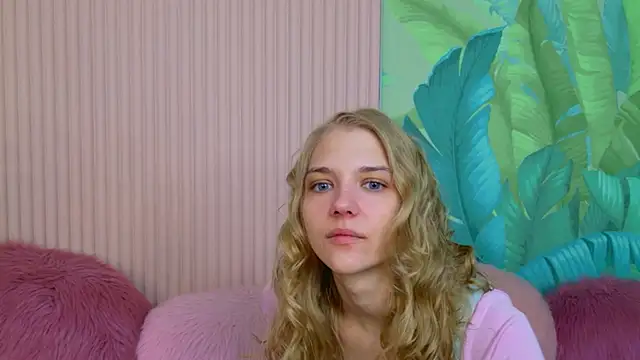 Snapshot of 4example_Chloe chatting on 04-24-26, 05:32 4example Chloe online show from 04-24-26, 05:32