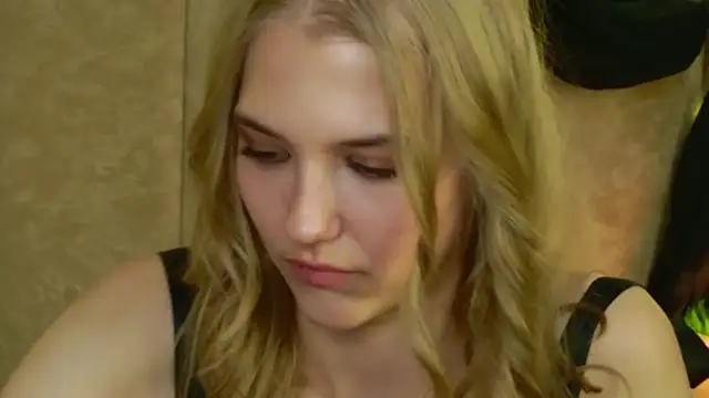 Snapshot of 4example_Chloe chatting on 05-11-26, 02:56 4example Chloe online show from 05-11-26, 02:56