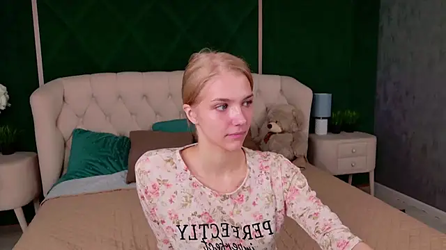 Snapshot of 4example_Chloe chatting on 06-02-26, 05:31 4example Chloe online show from 06-02-26, 05:31