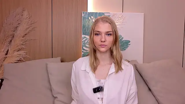 Snapshot of 4example_Chloe chatting on 06-18-26, 05:30 4example Chloe online show from 06-18-26, 05:30