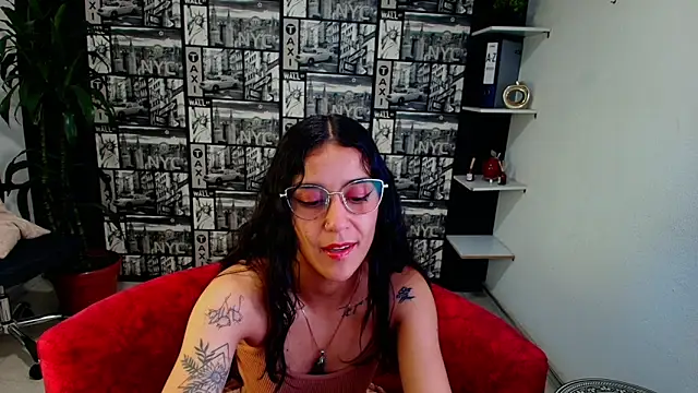 Snapshot of DanielaMonroe chatting on 04-20-26, 09:16 DanielaMonroe online show from 04-20-26, 09:16