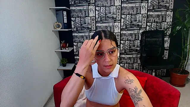 Snapshot of DanielaMonroe chatting on 05-20-26, 09:54 DanielaMonroe online show from 05-20-26, 09:54