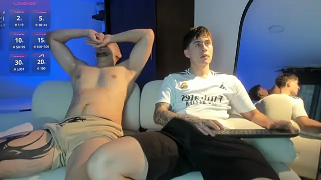 Snapshot of twinguys chatting on 11-26-25, 11:33 twinguys online show from 11-26-25, 11:33