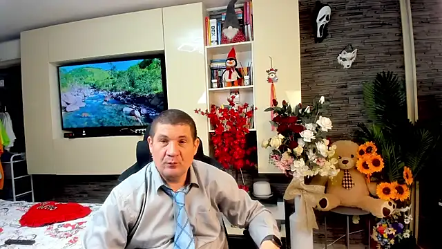 SpartacusDaddy48 online show from 05-19-26, 08:20