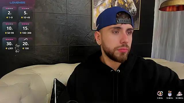 Snapshot of Maximo_Wolff chatting on 10-12-25, 08:02 Maximo Wolff online show from 10-12-25, 08:02