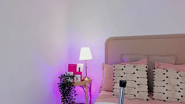 Snapshot of Cutie_Riley chatting on 09-15-25, 01:44 Cutie Riley online show from 09-15-25, 01:44