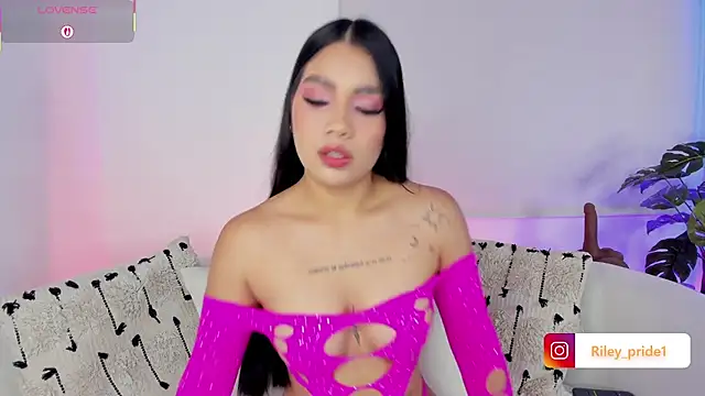 Snapshot of Cutie_Riley chatting on 10-09-25, 03:32 Cutie Riley online show from 10-09-25, 03:32