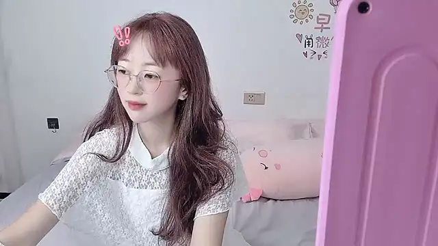 Snapshot of nini_a chatting on 10-11-25, 05:50 nini a online show from 10-11-25, 05:50