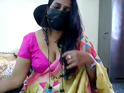 Snapshot of ammu1990 chatting on 06-08-26, 08:37 ammu1990 online show from 06-08-26, 08:37
