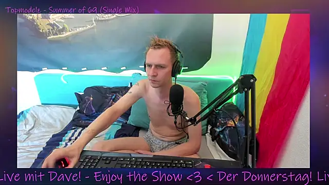 Snapshot of DaveLindau chatting on 09-18-25, 02:52 DaveLindau online show from 09-18-25, 02:52