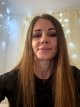 LucieMack online show from 10-16-25, 07:15