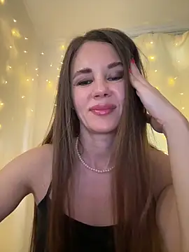Snapshot of LucieMack chatting on 05-13-26, 10:12 LucieMack online show from 05-13-26, 10:12