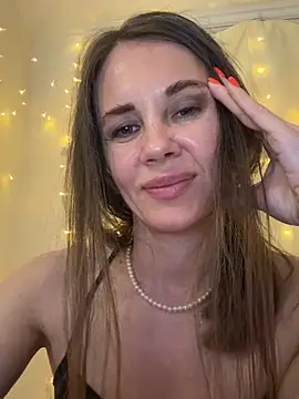 Snapshot of LucieMack chatting on 05-13-26, 10:17 LucieMack online show from 05-13-26, 10:17