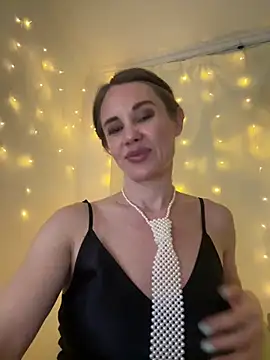 Snapshot of LucieMack chatting on 06-29-26, 05:46 LucieMack online show from 06-29-26, 05:46