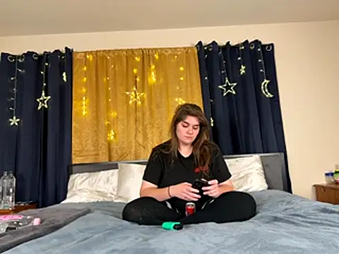 Snapshot of Eliza_Kennedy chatting on 12-04-25, 12:20 Eliza Kennedy online show from 12-04-25, 12:20