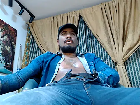 Snapshot of ElCaballeroNegro24 chatting on 10-04-25, 10:52 ElCaballeroNegro24 online show from 10-04-25, 10:52