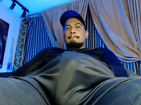 Snapshot of ElCaballeroNegro24 chatting on 10-25-25, 07:08 ElCaballeroNegro24 online show from 10-25-25, 07:08