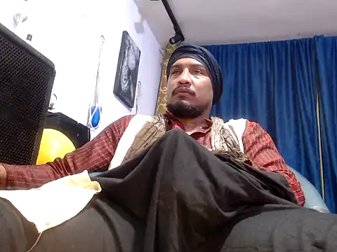 Snapshot of ElCaballeroNegro24 chatting on 11-18-25, 05:01 ElCaballeroNegro24 online show from 11-18-25, 05:01