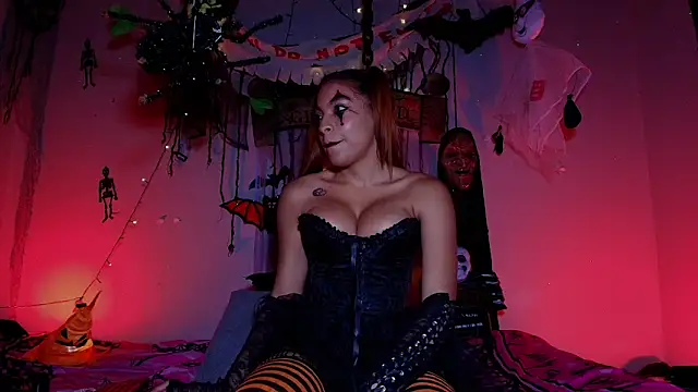 Snapshot of m_rosee chatting on 10-31-25, 03:13 m rosee online show from 10-31-25, 03:13