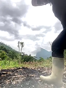 Snapshot of Lai005 chatting on 09-12-25, 03:28 Lai005 online show from 09-12-25, 03:28