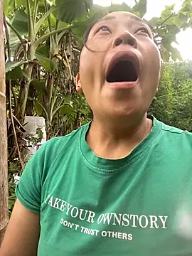 Snapshot of Lai005 chatting on 10-11-25, 01:05 Lai005 online show from 10-11-25, 01:05