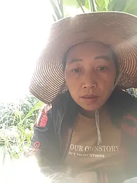 Snapshot of Lai005 chatting on 10-12-25, 12:31 Lai005 online show from 10-12-25, 12:31