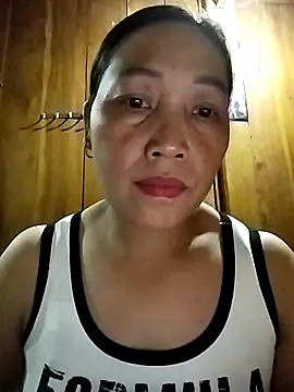 Snapshot of Lai005 chatting on 10-16-25, 02:40 Lai005 online show from 10-16-25, 02:40