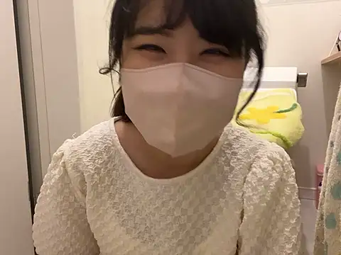 Snapshot of sora_033 chatting on 10-21-25, 03:13 sora 033 online show from 10-21-25, 03:13