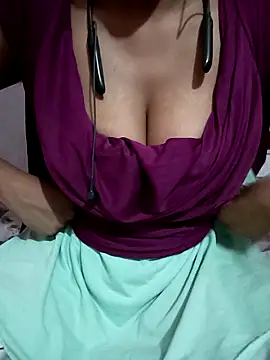 kaviyaponnu0987 online show from 03-22-26, 10:29