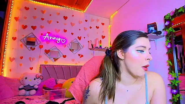 Snapshot of Anny_Hurtado chatting on 09-21-25, 08:05 Anny Hurtado online show from 09-21-25, 08:05