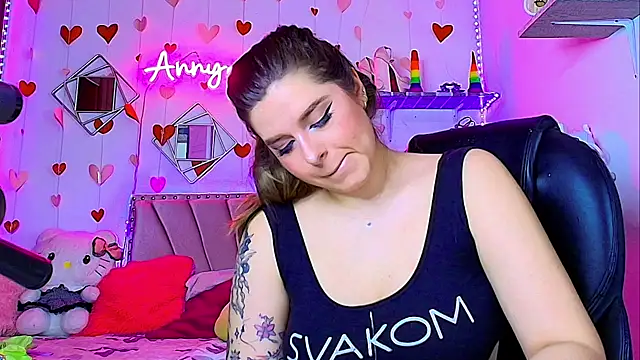 Snapshot of Anny_Hurtado chatting on 10-18-25, 08:15 Anny Hurtado online show from 10-18-25, 08:15