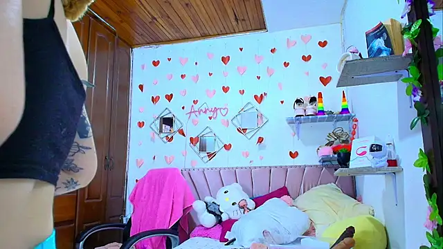 Snapshot of Anny_Hurtado chatting on 11-14-25, 05:28 Anny Hurtado online show from 11-14-25, 05:28