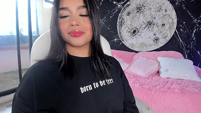 Snapshot of ShaniaDaniels chatting on 11-12-25, 07:35 ShaniaDaniels online show from 11-12-25, 07:35