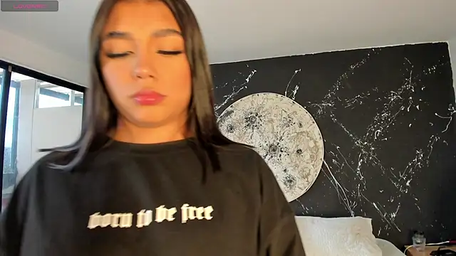 Snapshot of ShaniaDaniels chatting on 11-17-25, 10:15 ShaniaDaniels online show from 11-17-25, 10:15