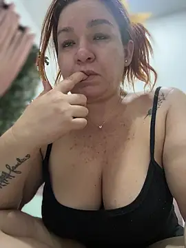 Snapshot of Bigass_curvy chatting on 10-31-25, 02:45 Bigass curvy online show from 10-31-25, 02:45