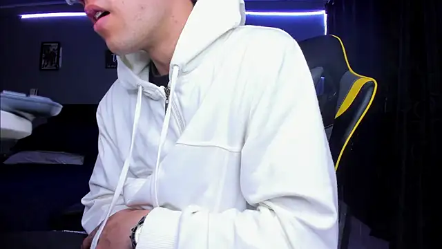 alexgiraldo   online show from 10-28-25, 02:04