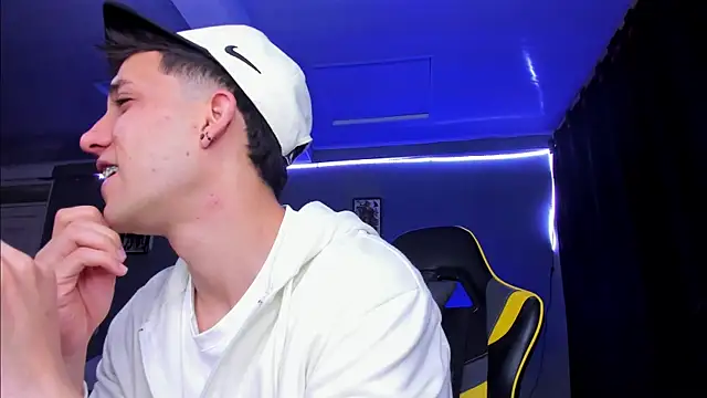 alexgiraldo   online show from 11-06-25, 12:06