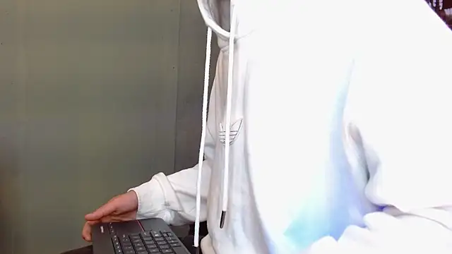 alexgiraldo   online show from 05-04-26, 12:34