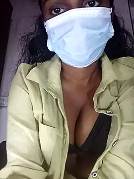 Snapshot of MickMicky chatting on 10-25-25, 01:35 MickMicky online show from 10-25-25, 01:35