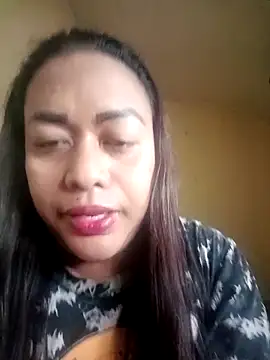 Snapshot of EmmaKantutera chatting on 12-05-25, 08:34 EmmaKantutera online show from 12-05-25, 08:34