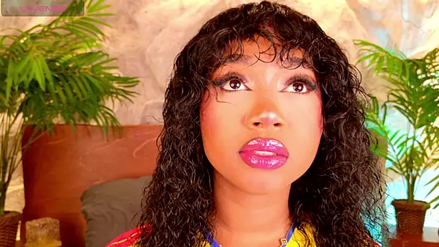 Snapshot of alisonn_moon chatting on 06-17-26, 10:32 alisonn moon online show from 06-17-26, 10:32