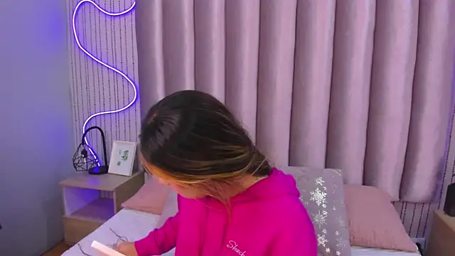 SamanthaPeachss online show from 11-06-25, 12:06