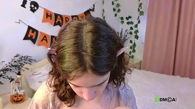 Snapshot of Evi_Brook chatting on 10-21-25, 06:36 Evi Brook online show from 10-21-25, 06:36