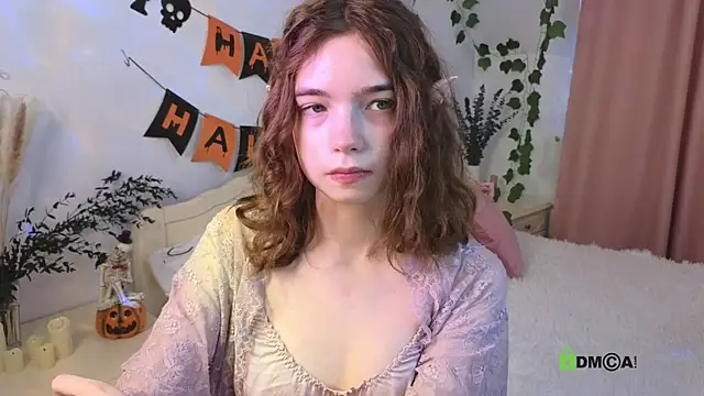 Snapshot of Evi_Brook chatting on 10-22-25, 01:33 Evi Brook online show from 10-22-25, 01:33