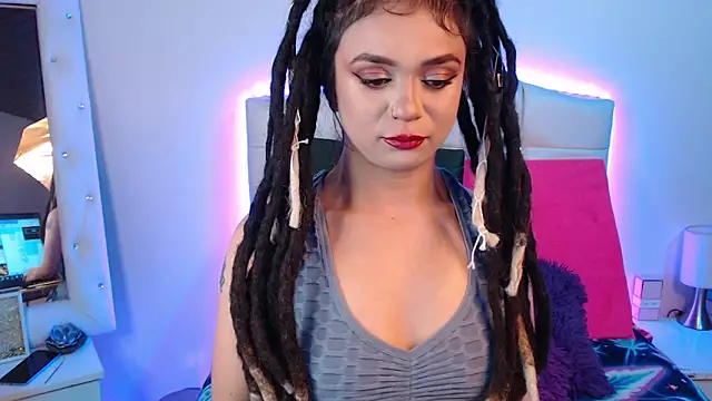 Snapshot of elapetitie chatting on 11-30-25, 04:16 elapetitie online show from 11-30-25, 04:16